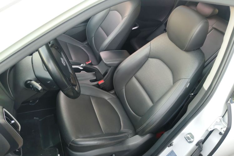 北京现代ix35 2019款 2.0L 自动两驱智勇·畅享版 国VI中控内饰19