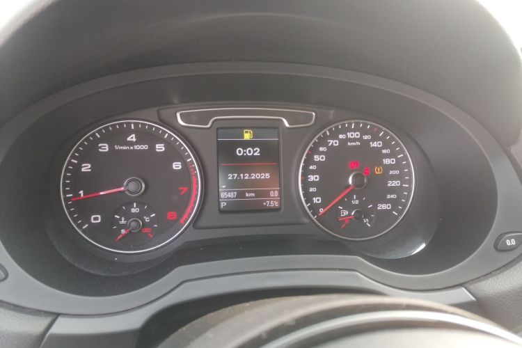 奥迪Q3 2015款 35 TFSI quattro 技术型中控内饰14