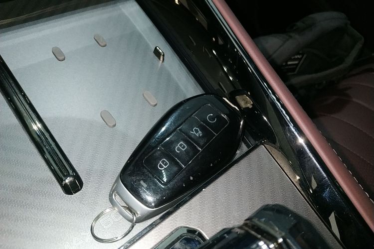 腾势Z9GT 2024款 1100四驱Max版中控内饰7001