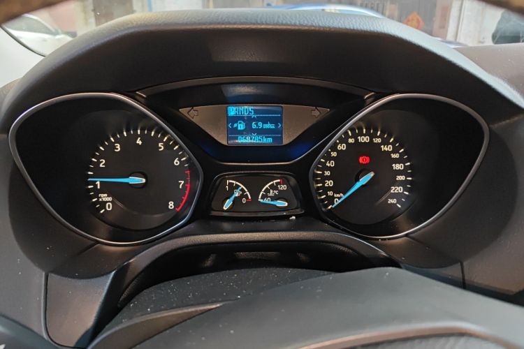 福特 福克斯 2018款 三厢经典 1.6L 自动风尚型智行版中控内饰14