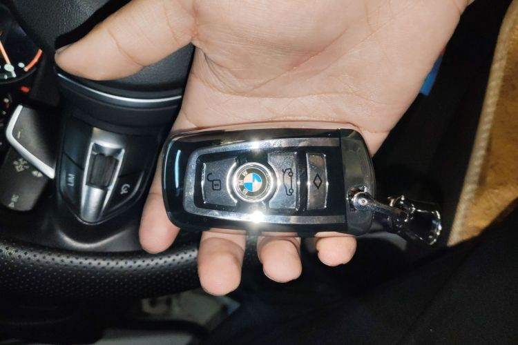 宝马3系 2018款 320Li 领先型M运动套装中控内饰11