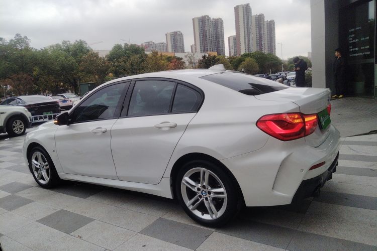 宝马1系 2022款 120i M运动曜夜版车身外观6003