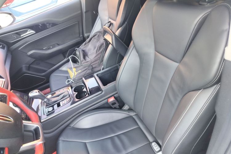 红旗H5 2019款 30TD 型动版中控内饰19