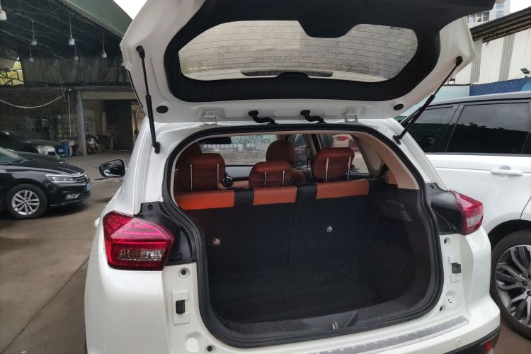 北京汽车 绅宝X35 2016款 1.5L 自动豪华版机舱底盘23