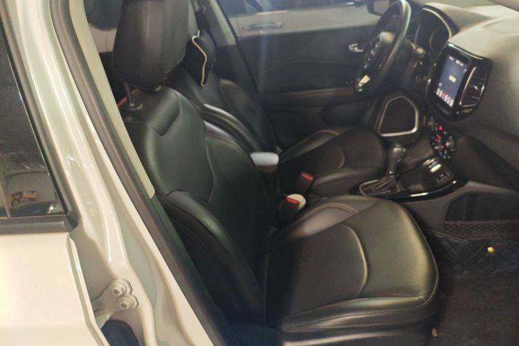 Jeep 指南者 2020款 220T 自动精英版局部细节41