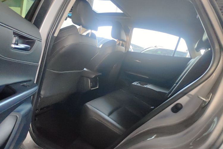 丰田 威飒 2023款 2.0L CVT两驱豪华版中控内饰21