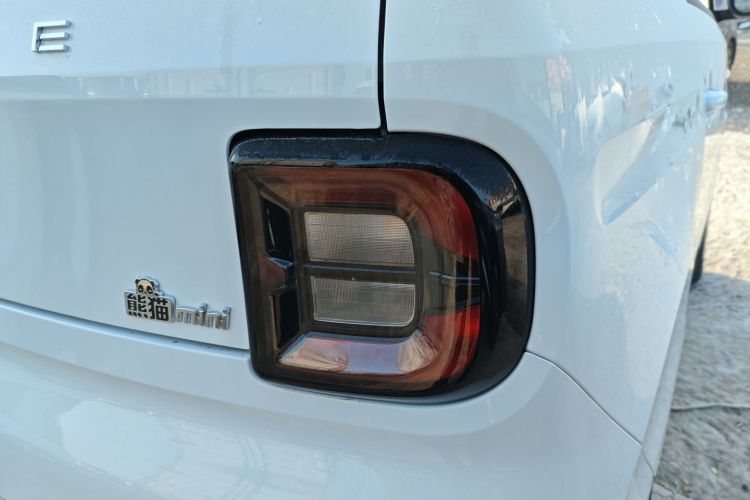 吉利银河 熊猫 2025款 210km 元气熊车身外观9