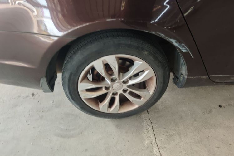 吉利汽车 帝豪 2015款 三厢 1.5L 手动向上版车身外观6005