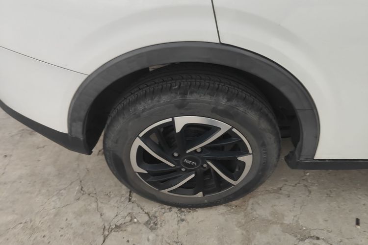 哪吒汽车 哪吒V 2021款 长续航娱乐版车身外观6008