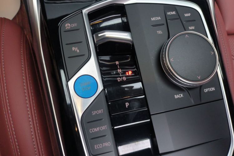 宝马i4 2023款 eDrive35中控内饰18