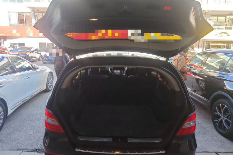 奔驰R级 2017款 R 320 4MATIC 商务型臻藏版机舱底盘23