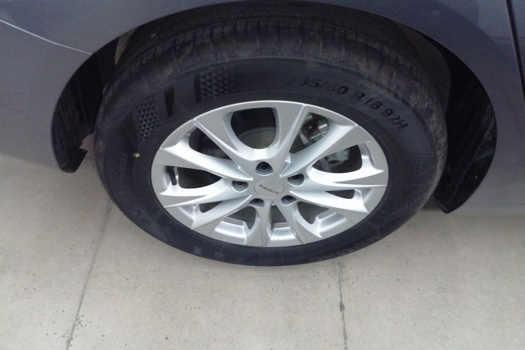 荣威i5 2023款 1.5L CVT豪华版车身外观6008