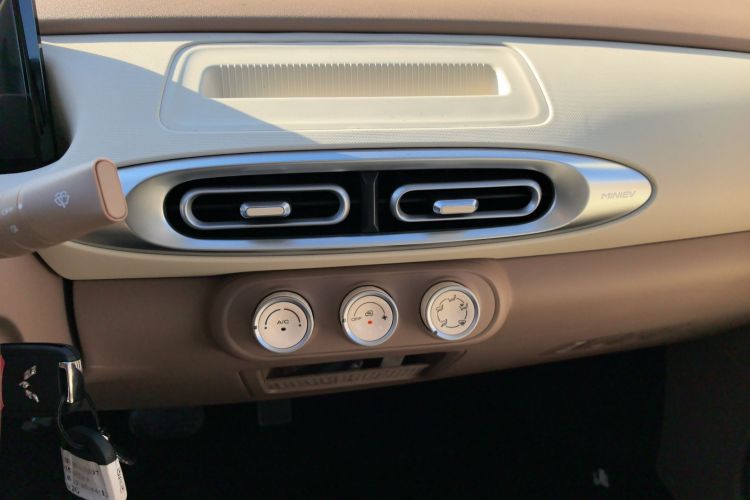 五菱汽车 宏光MINIEV 2025款 四门版 进阶款中控内饰16