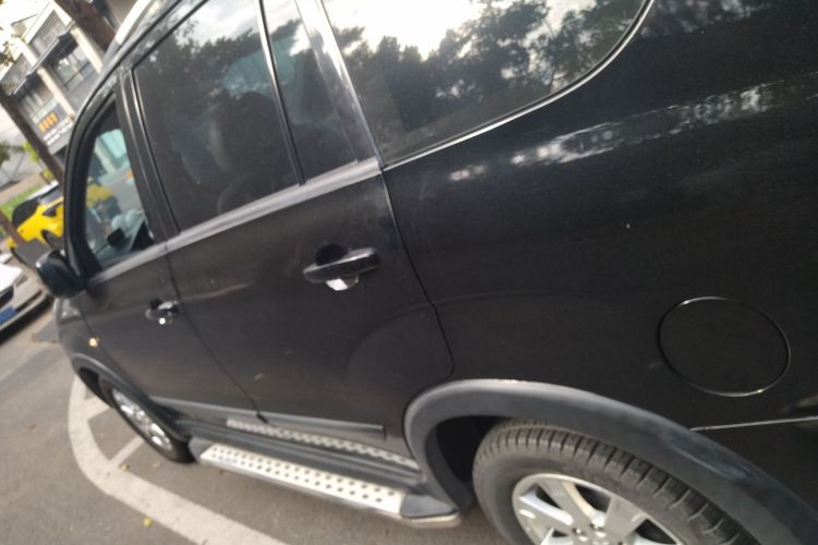 三菱 君阁 2011款 2.0L 自动挡豪华型车身外观4