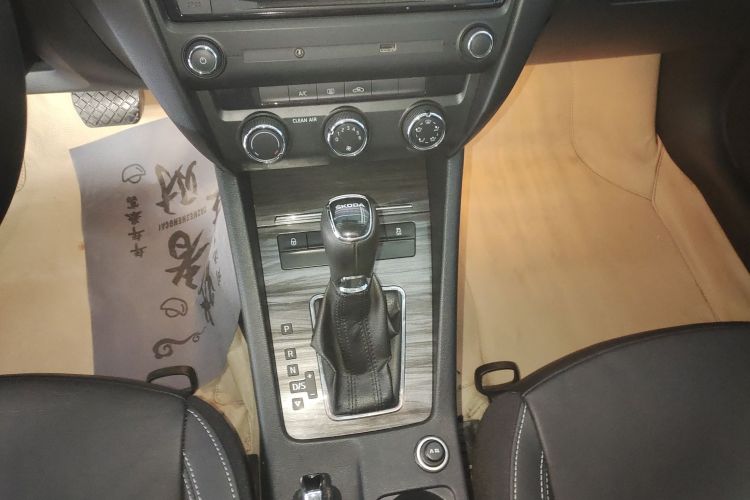 斯柯达 明锐 2017款 1.6L 自动智行版中控内饰18