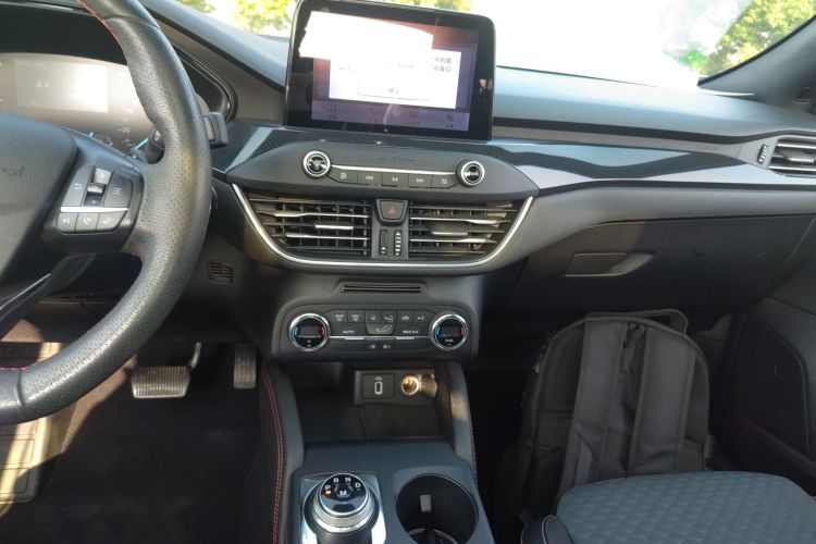 福特 福克斯 2020款 三厢 EcoBoost 180 自动ST Line中控内饰16