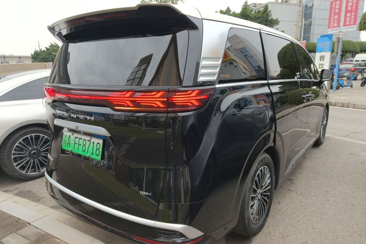 腾势D9 2022款 DM-i 1040 尊贵型车身外观7