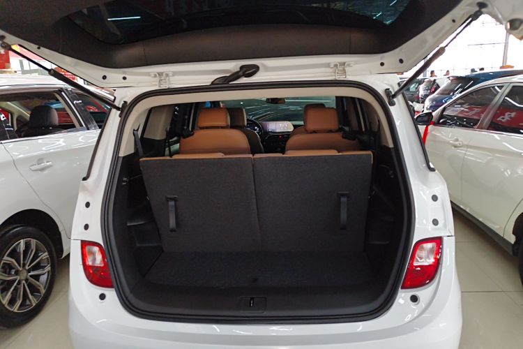 别克GL6 2021款 323T 轻混动互联豪华型机舱底盘23