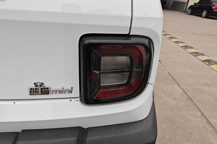 吉利银河 2025款 210km 熊猫骑士车身外观9