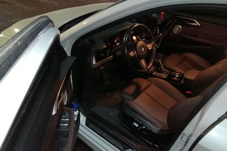 宝马1系 2021款 改款 120i M运动曜夜版中控内饰7003