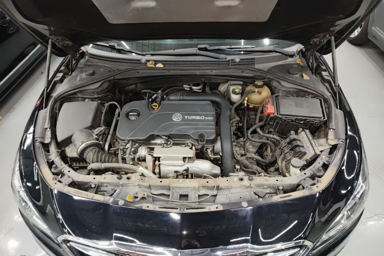 别克 君越 2018款 20T 精英型机舱底盘24