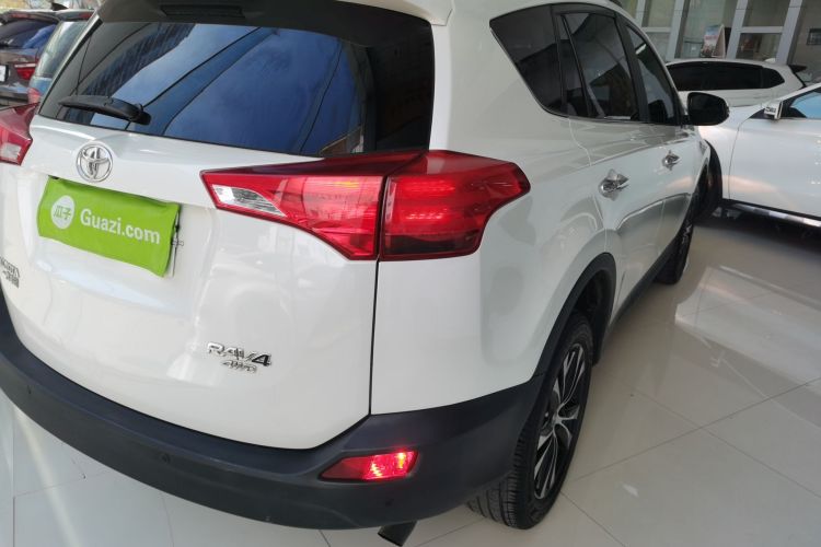 丰田 RAV4荣放 2015款 2.5L 自动四驱精英版车身外观6006