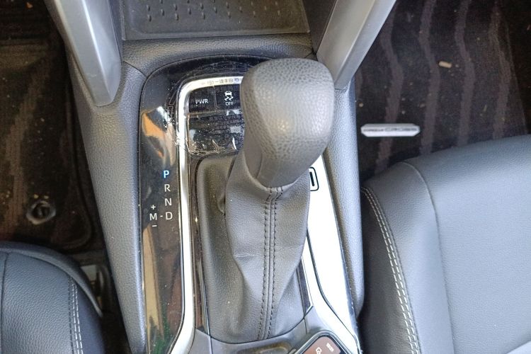 丰田 卡罗拉锐放 2024款 2.0L 豪华版局部细节18