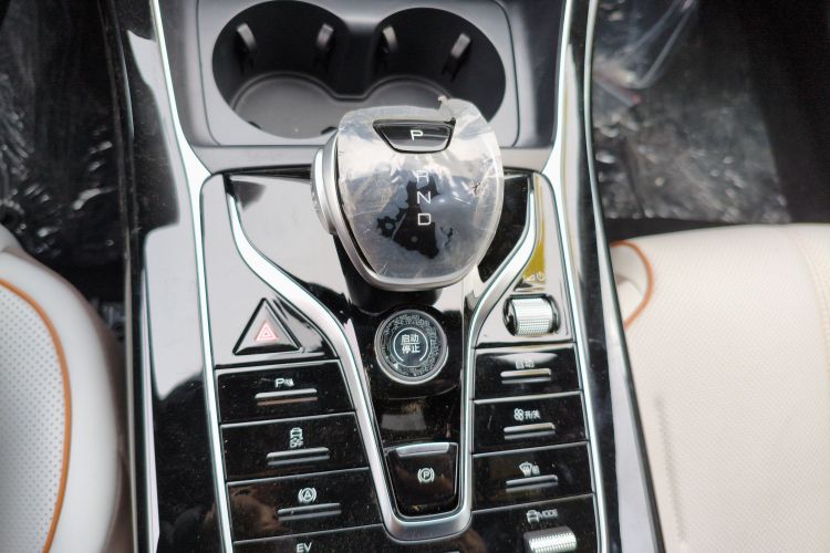 比亚迪 秦PLUS 2024款  荣耀版 DM-i 120KM超越型局部细节18