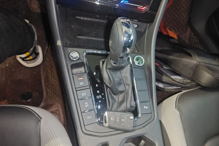 大众 宝来 2023款 300TSI DSG尊行版中控内饰18