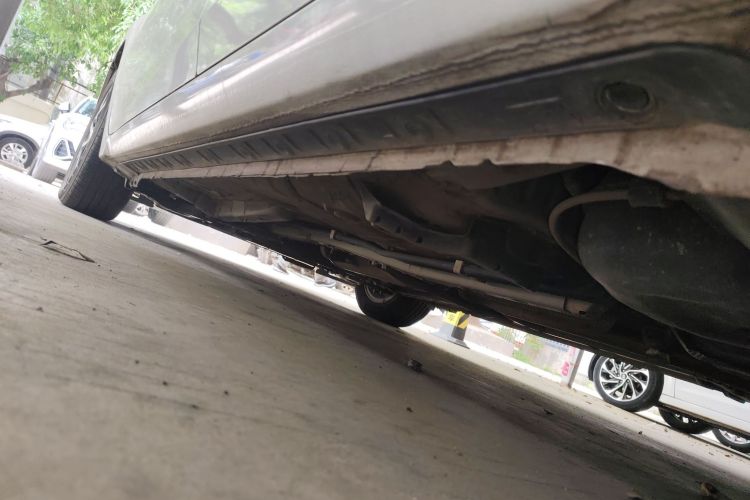 丰田 雷凌 2017款 改款 185T CVT精英版 国VI机舱底盘30