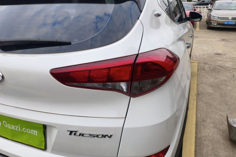 现代 途胜 2018款 1.6T 双离合两驱15周年特别版车身外观9