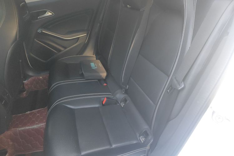 奔驰GLA 2018款 GLA 200 时尚型中控内饰21