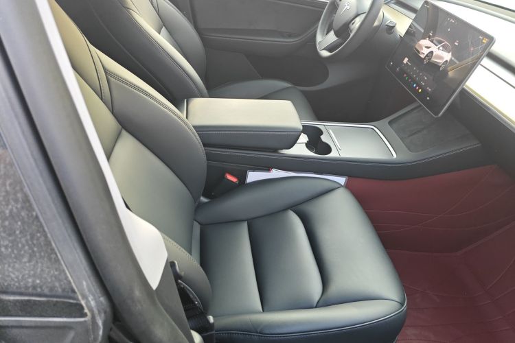 特斯拉 Model Y 2023款 长续航全轮驱动版局部细节41