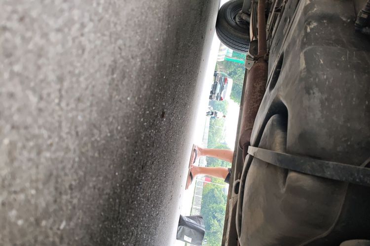 上汽大通MAXUS 新途V80 2017款 2.5T 5挡手动傲运通国IV短轴超低顶5/6/10座局部细节9001