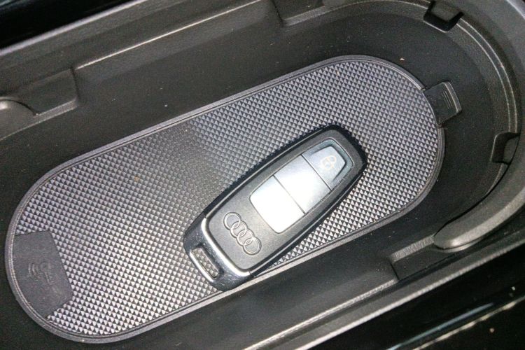 奥迪Q4 e-tron 2023款 40 e-tron 创境版中控内饰11