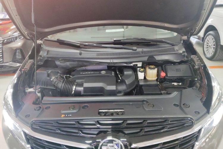 别克GL8 2021款 陆上公务舱 652T 豪华型机舱底盘24