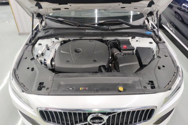 沃尔沃S90 2018款 T4 智远版机舱底盘24