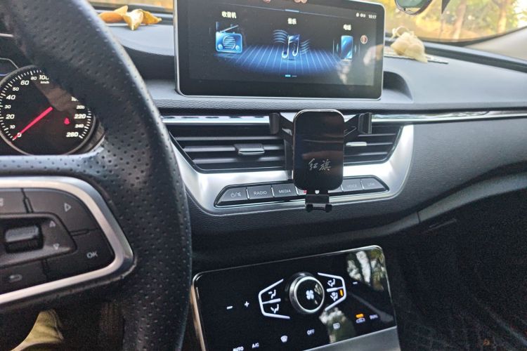 红旗H5 2022款 经典款 改款 1.5T DCT旗韵版中控内饰16