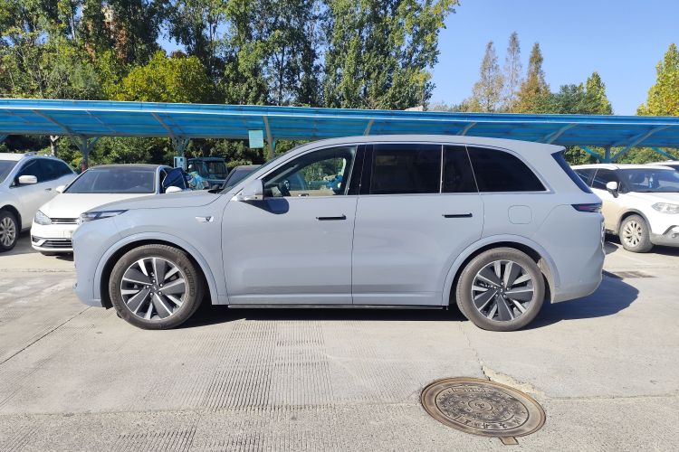 理想汽车 理想L8 2025款 Pro 智能焕新版车身外观4