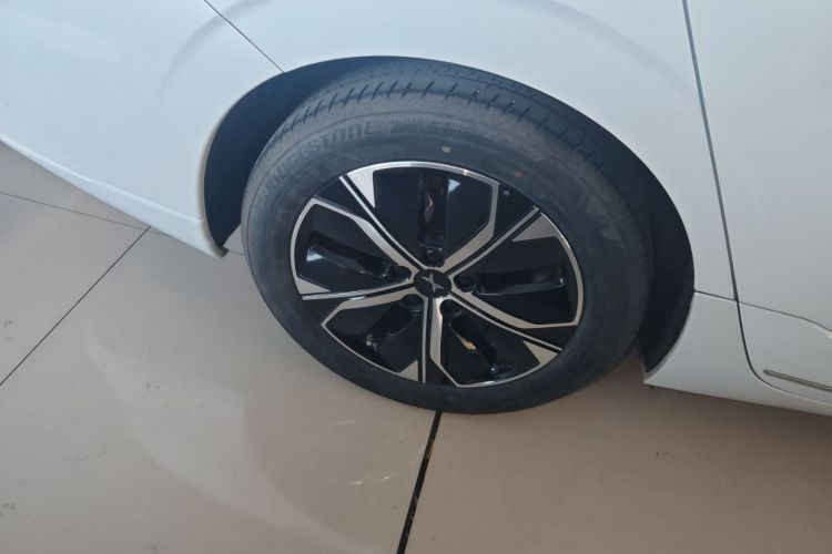 小鹏P5 2024款 500Plus版车身外观6008