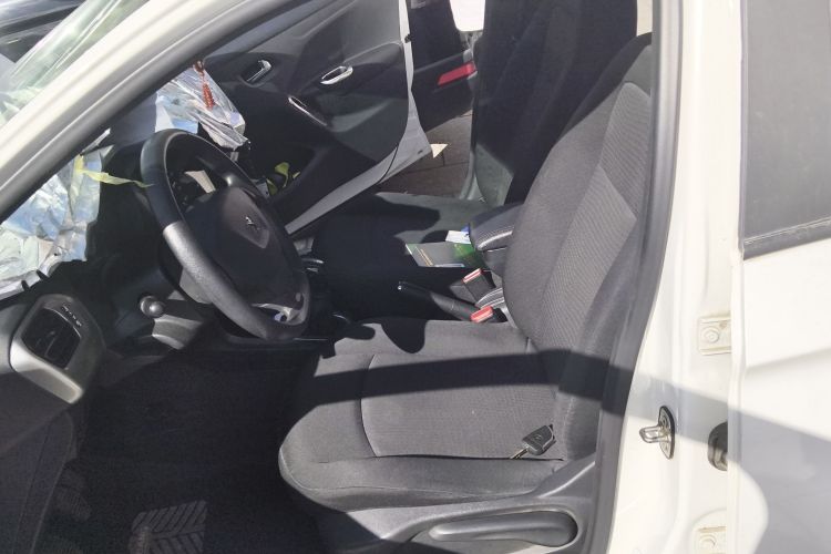 标致301 2016款 1.6L 手动舒适版局部细节19