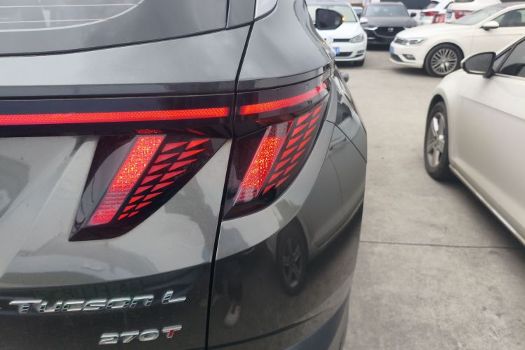 现代 2023款 途胜L 1.5T 自动两驱DLX豪华版车身外观9