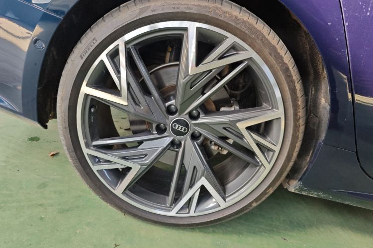 奥迪A7L 2022款 55 TFSI quattro S-line edition one先行版车身外观6008