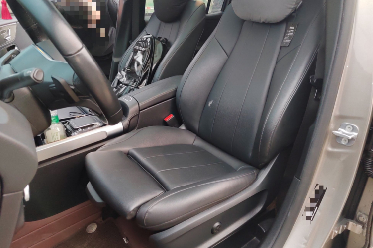 奔驰GLB 2023款 GLB 220 时尚型中控内饰19