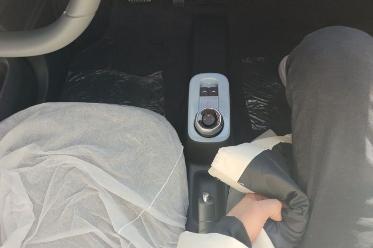 吉利银河 2024款 熊猫mini 200km 耐力熊中控内饰18