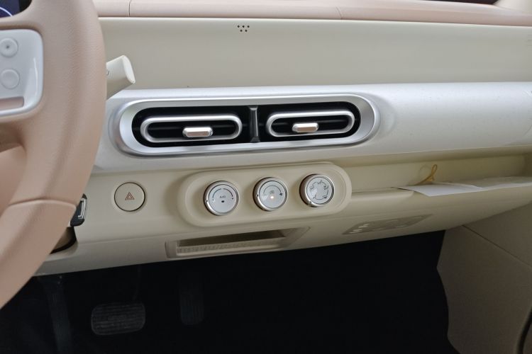 五菱汽车 宏光MINIEV 2024款 第三代 215km 青春版中控内饰16