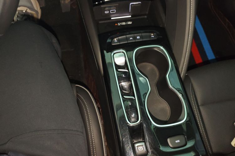 别克 2023款 昂科威S 552T 两驱豪华型中控内饰18