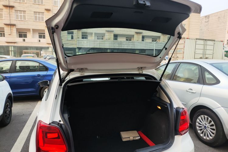 大众 Polo 2016款 1.4L 手动风尚型机舱底盘23