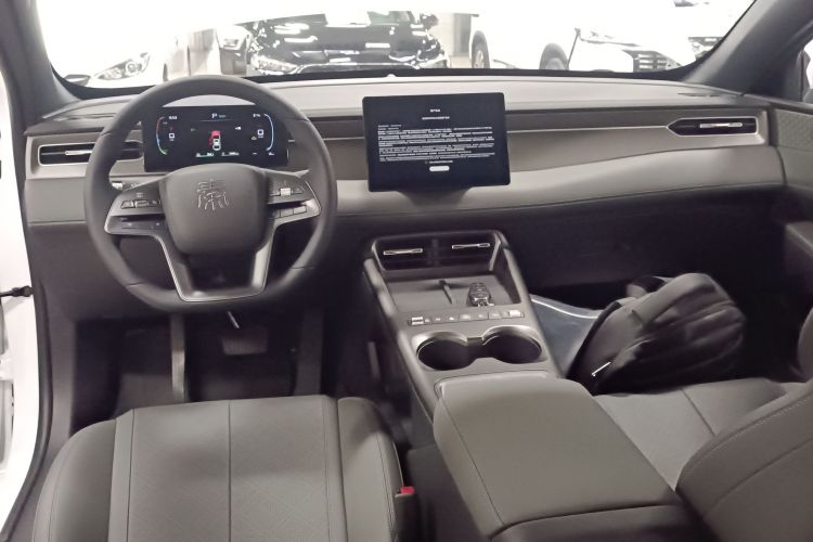 比亚迪 秦PLUS 2025款 DM-i 智驾版 128KM进取型中控内饰7002