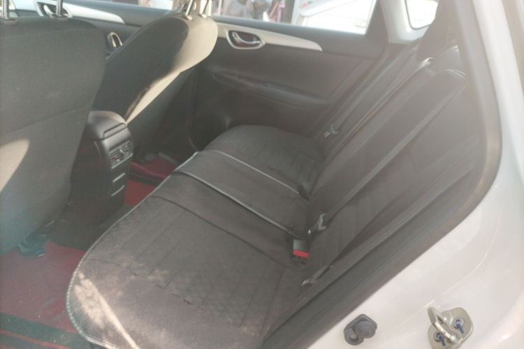 日产 轩逸 2024款 经典 1.6XE CVT舒适版中控内饰7004